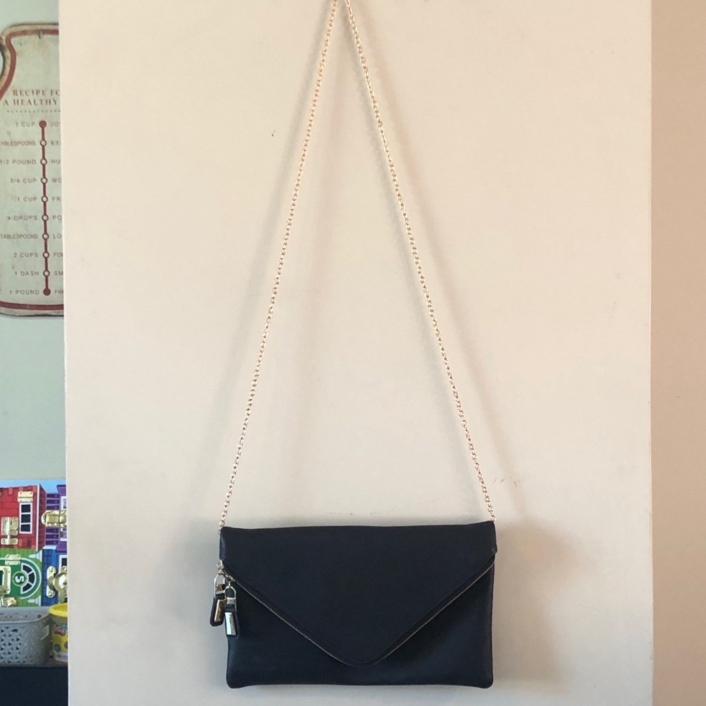 Black clutch